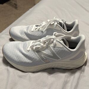 New Balance Fresh Foam Arishi V4 Walking Gym Running Shoes White Gum Women’s 11